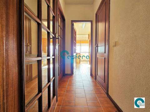 Apartamento T2+1 com Varandas e Garagem em Santa Marinha, Gaia, Porto