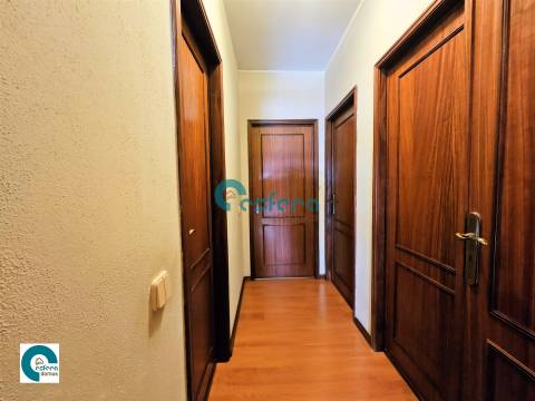 Apartamento T2+1 com Varandas e Garagem em Santa Marinha, Gaia, Porto