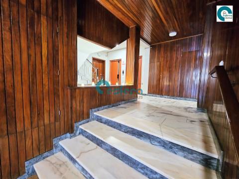 Apartamento T2+1 com Varandas e Garagem em Santa Marinha, Gaia, Porto