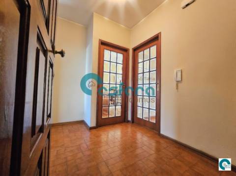 Apartamento T2+1 com Varandas e Garagem em Santa Marinha, Gaia, Porto