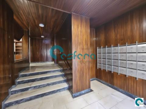 Apartamento T2+1 com Varandas e Garagem em Santa Marinha, Gaia, Porto