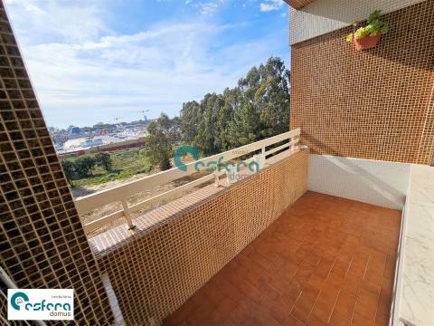Apartamento T2+1 com Varandas e Garagem em Santa Marinha, Gaia, Porto