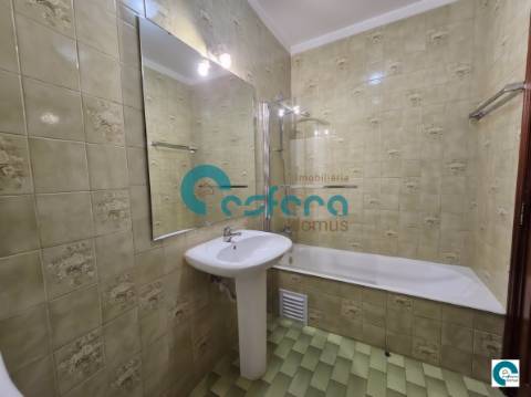 Apartamento T2+1 com Varandas e Garagem em Santa Marinha, Gaia, Porto