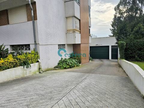 Apartamento T2+1 com Varandas e Garagem em Santa Marinha, Gaia, Porto
