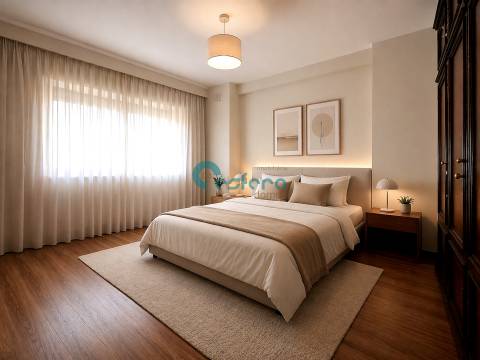 Apartamento T3 com Varandas e Garagem em Santa Marinha, Gaia, Porto
