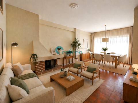 Apartamento T3 com Varandas e Garagem em Santa Marinha, Gaia, Porto