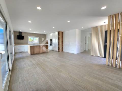 Moradia Isolada T3 - Pinhal General, Fernão Ferro