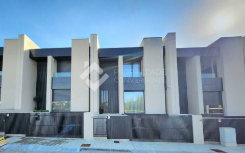 Moradia em Banda T3 Venda em Fânzeres e São Pedro da Cova,Gondomar