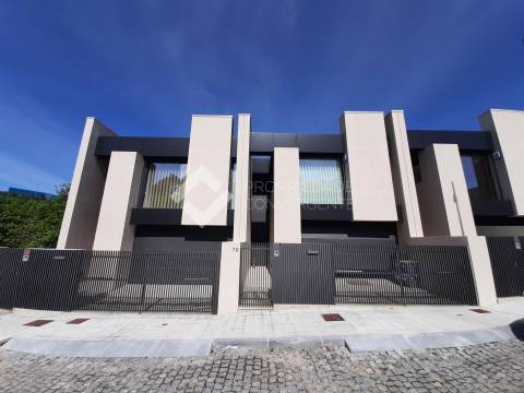 Moradia em Banda T3 Venda em Fânzeres e São Pedro da Cova,Gondomar