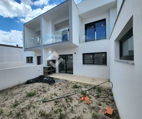 Moradia Geminada T4 Venda em Fernão Ferro,Seixal