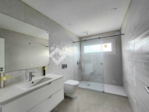 Moradia Geminada T4 Venda em Fernão Ferro,Seixal