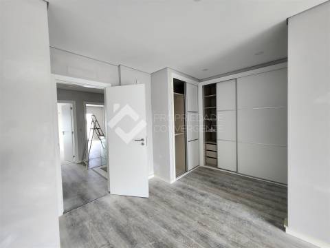 Moradia Geminada T4 Venda em Fernão Ferro,Seixal