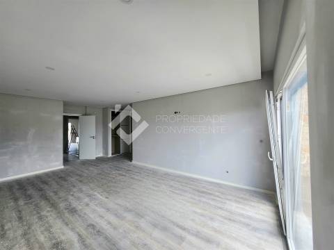 Moradia Geminada T4 Venda em Fernão Ferro,Seixal