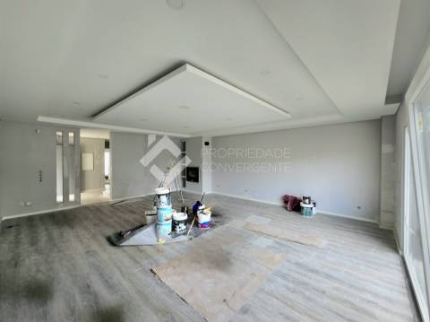 Moradia Geminada T4 Venda em Fernão Ferro,Seixal