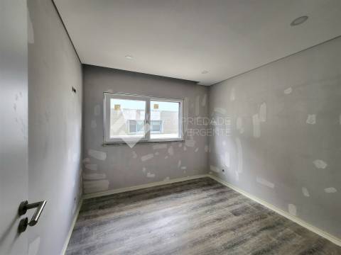 Moradia Geminada T4 Venda em Fernão Ferro,Seixal