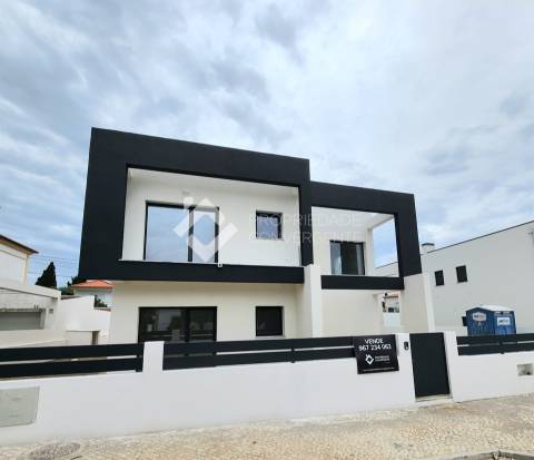 Moradia Isolada T4 Venda em Azeitão (São Lourenço e São Simão),Setúbal