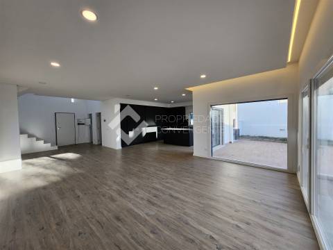 Moradia Isolada T4 Venda em Azeitão (São Lourenço e São Simão),Setúbal