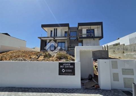 Moradia Isolada T5 Venda em Fernão Ferro,Seixal