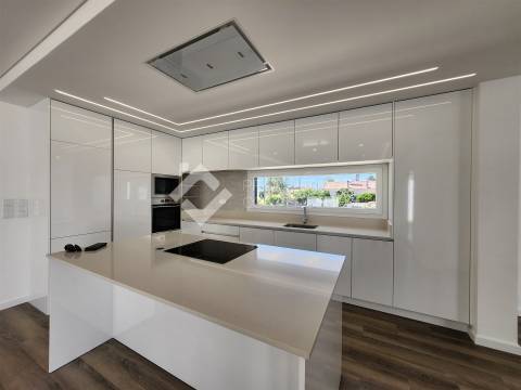 Moradia T4 Venda em Fernão Ferro,Seixal