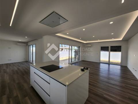 Moradia T4 Venda em Fernão Ferro,Seixal