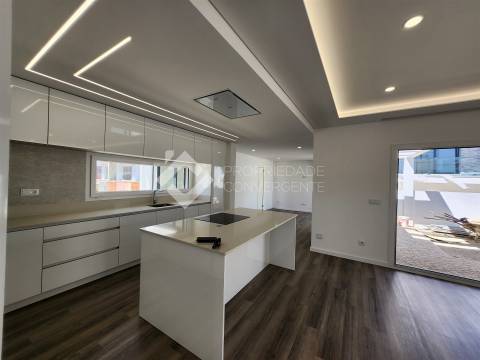 Moradia T4 Venda em Fernão Ferro,Seixal