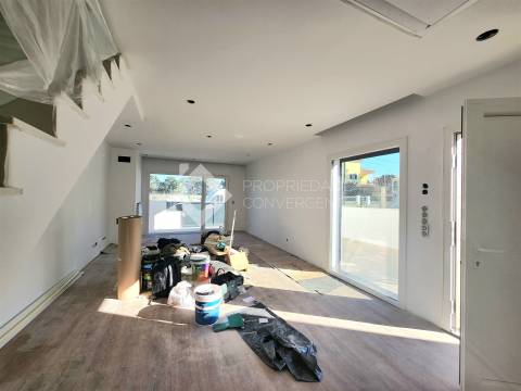 Moradia Geminada T4+1 Venda em Fernão Ferro,Seixal