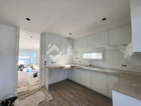 Moradia Geminada T4+1 Venda em Fernão Ferro,Seixal