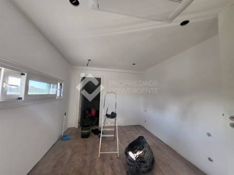 Moradia Geminada T4+1 Venda em Fernão Ferro,Seixal