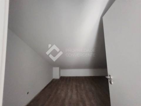 Moradia Geminada T4+1 Venda em Fernão Ferro,Seixal