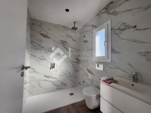 Moradia Geminada T4+1 Venda em Fernão Ferro,Seixal