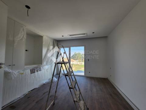 Moradia Geminada T4+1 Venda em Fernão Ferro,Seixal