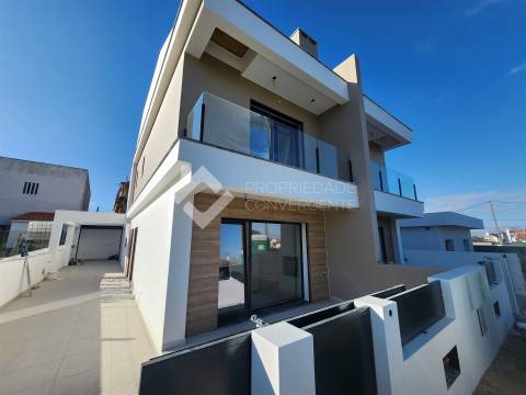 Moradia Geminada T4+1 Venda em Fernão Ferro,Seixal