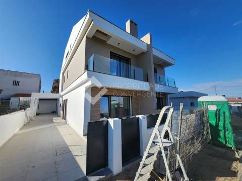 Moradia Geminada T4+1 Venda em Fernão Ferro,Seixal
