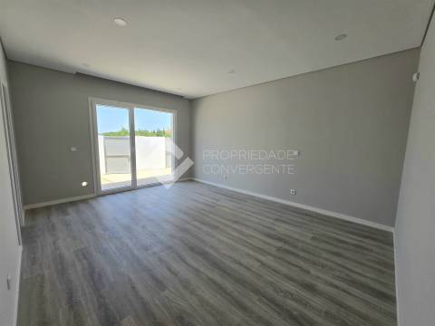 Moradia T4 Isolada com piscina - Azeitão