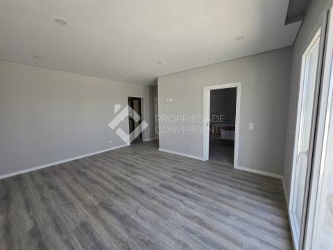 Moradia T4 Isolada com piscina - Azeitão