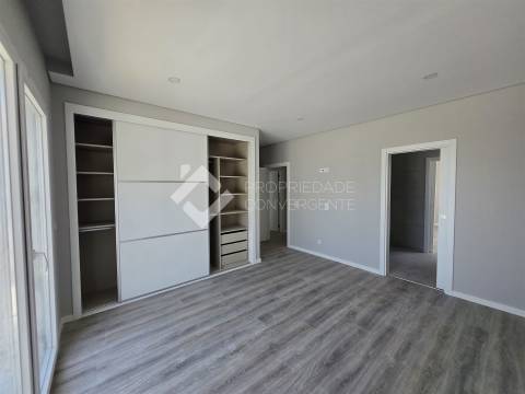 Moradia T4 Isolada com piscina - Azeitão