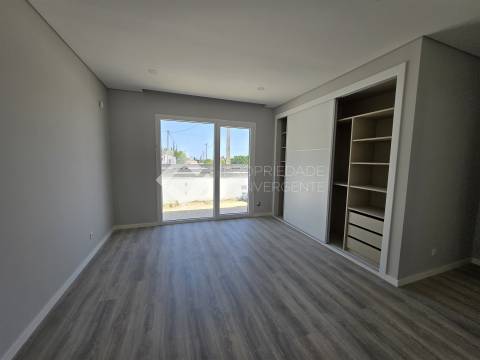 Moradia T4 Isolada com piscina - Azeitão