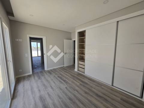 Moradia T4 Isolada com piscina - Azeitão