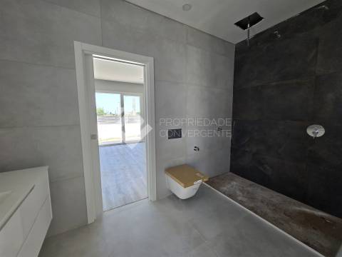 Moradia T4 Isolada com piscina - Azeitão
