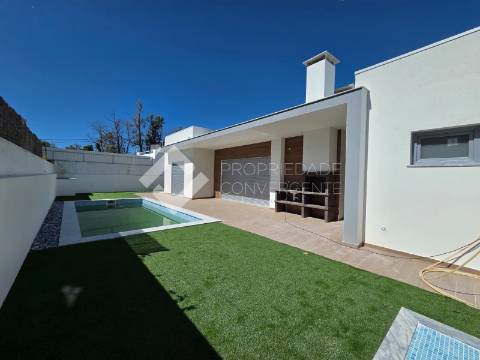 Moradia T4 Isolada com piscina - Azeitão