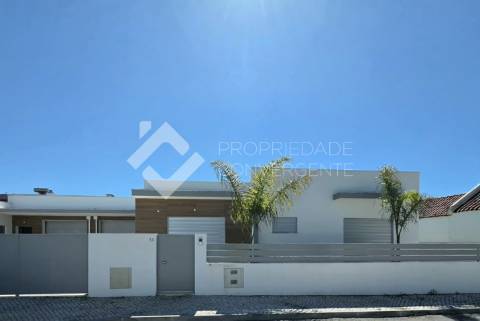 Moradia T4 Isolada com piscina - Azeitão