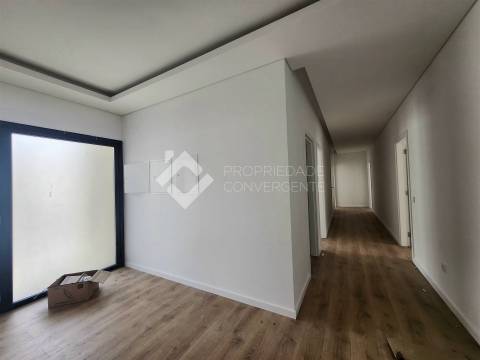 Moradia de Luxo T4 com piscina - Azeitão