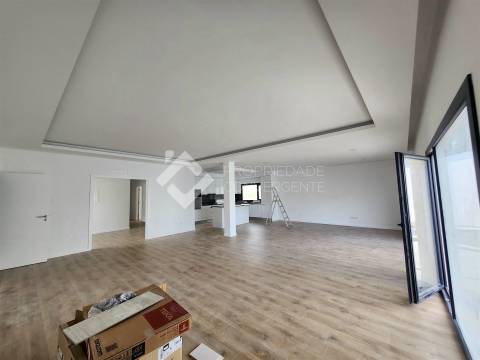 Moradia de Luxo T4 com piscina - Azeitão