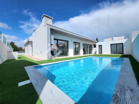 Moradia Isolada T4 com piscina - Azeitão