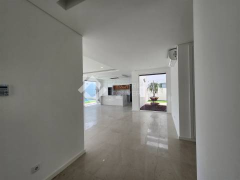 Moradia Isolada T4 com piscina - Azeitão