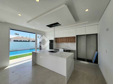 Moradia Isolada T4 com piscina - Azeitão