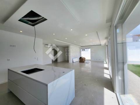 Moradia Isolada T4 com piscina - Azeitão