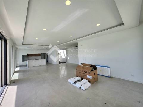 Moradia Isolada T4 com piscina - Azeitão