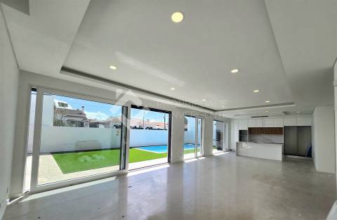 Moradia Isolada T4 com piscina - Azeitão