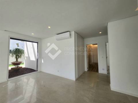 Moradia Isolada T4 com piscina - Azeitão